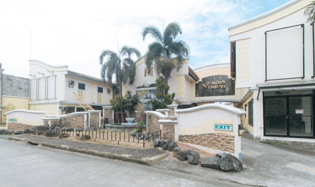 RedDoorz @ Moss Hotel Dasmarinas, Cavite City, Philippines
