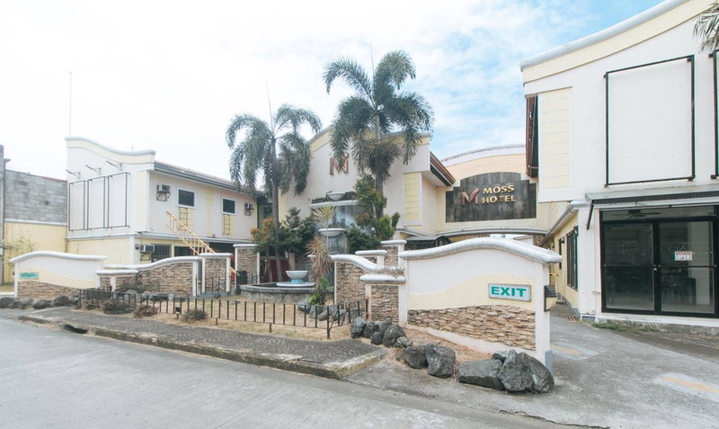 RedDoorz @ Moss Hotel Dasmarinas, Cavite City, Philippines