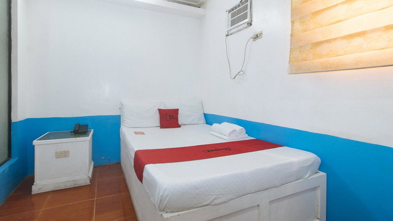 RedDoorz @ Moss Hotel Dasmarinas, Cavite City, Philippines