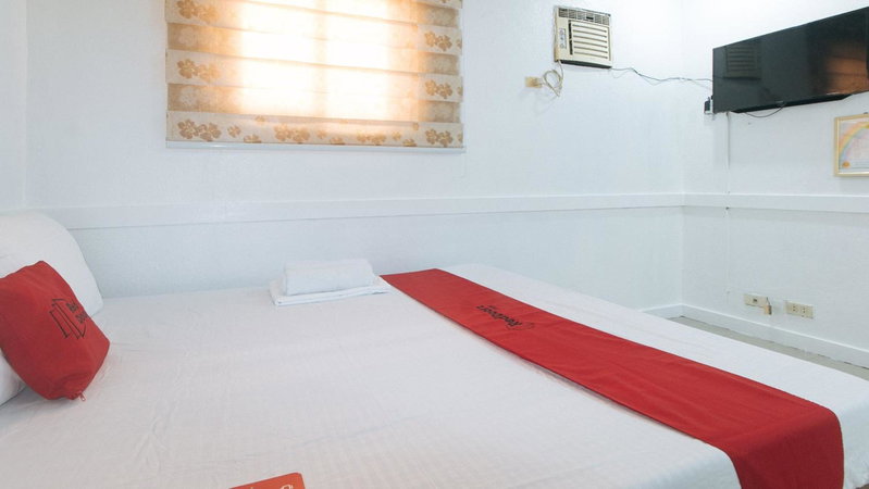 RedDoorz @ Moss Hotel Dasmarinas, Cavite City, Philippines