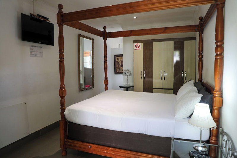 Golden Lantern Guest Lodge, Bela-Bela, South Africa