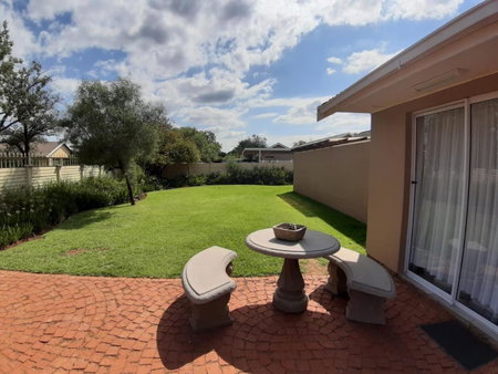 Gathering Guesthouse - Aloe room, Bloemfontein, South Africa