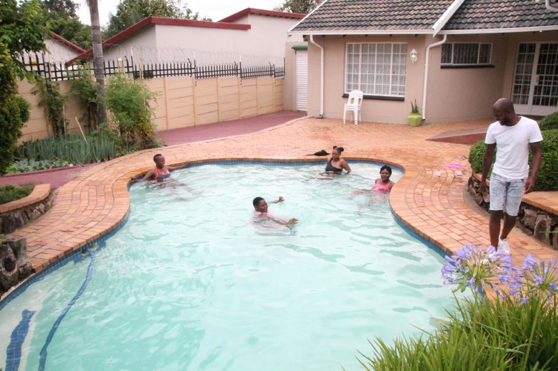 Kayamina Guesthouse, Honeydew, South Africa