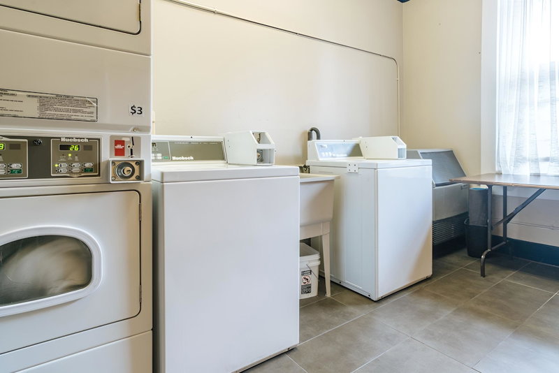 Hotel Ambassador - Hostel, Vancouver, Canada