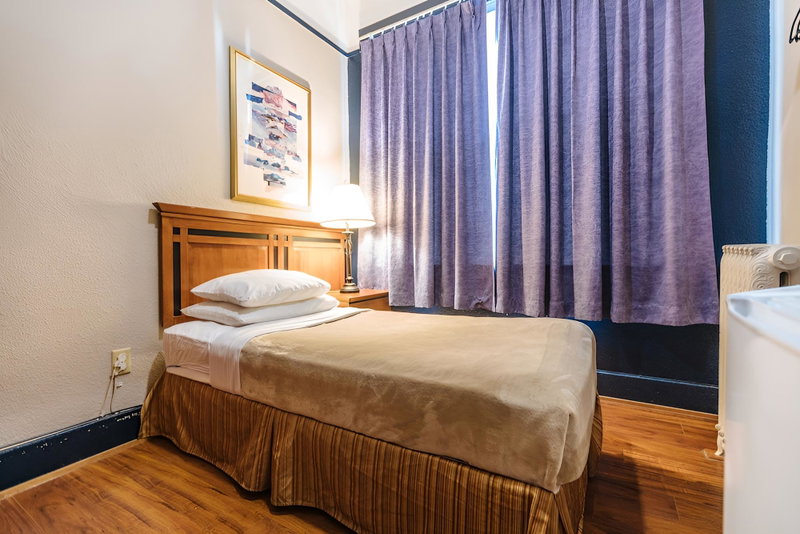 Hotel Ambassador - Hostel, Vancouver, Canada