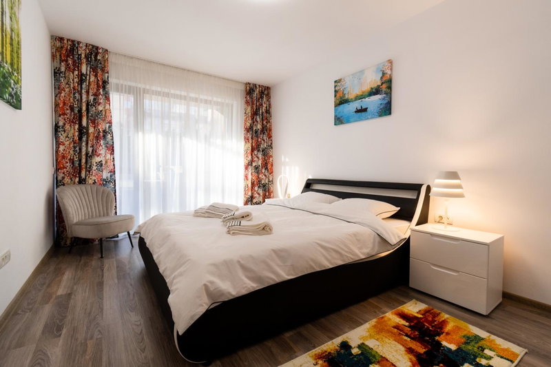 Transylvanian Apt. w/ lrg. terrace and parking - KarpatenHaus, Braşov, Romania