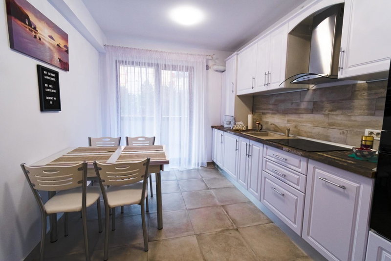 Transylvanian Apt. w/ lrg. terrace and parking - KarpatenHaus, Braşov, Romania
