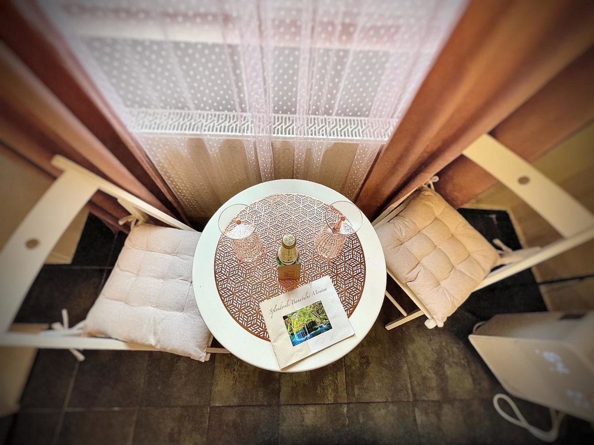 Private Place to Stay self check in-nonstop- NETFLIX-WIFI, Romania