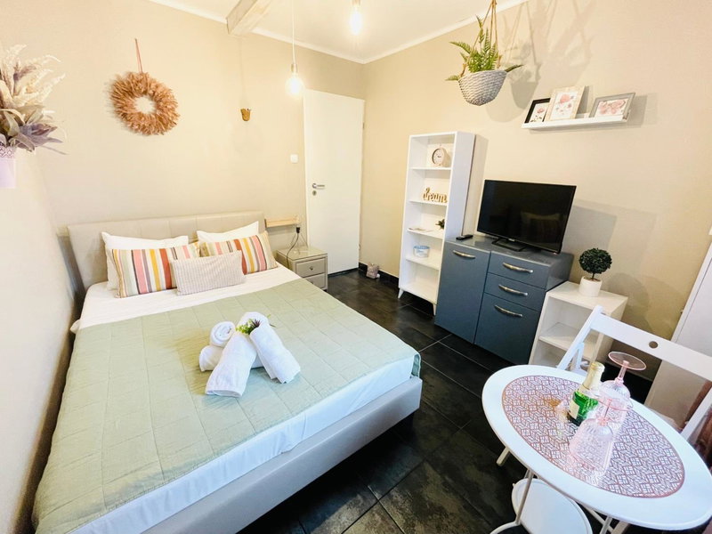 Private Place to Stay self check in-nonstop- NETFLIX-WIFI, Reşiţa, Romania