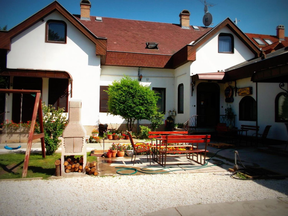 Palota Hostel, Hungary