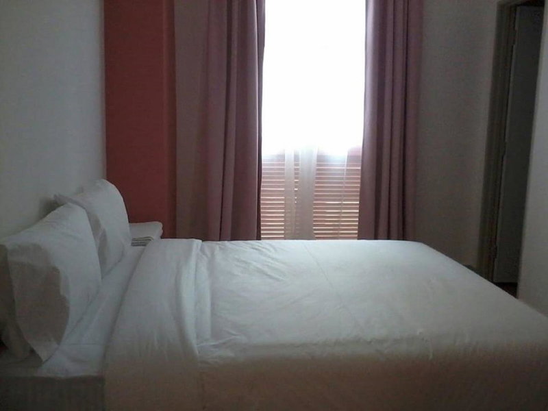 YY48 Hotel 2 Mins Walk From Masjid Jamek LRT Station, Kuala Lumpur, Malaysia