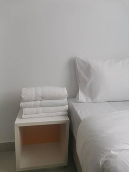 YY48 Hotel 2 Mins Walk From Masjid Jamek LRT Station, Kuala Lumpur, Malaysia
