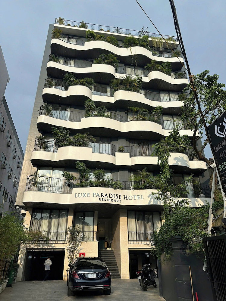Hotel · Luxe Paradise Suites Hotel To Ngoc Van, Hanoi