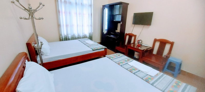 Linh Dan Hotel, Ha Long, Vietnam