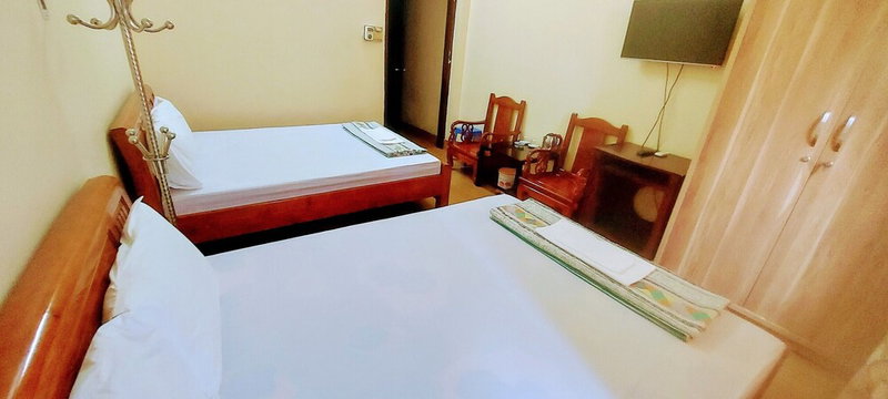 Linh Dan Hotel, Ha Long, Vietnam