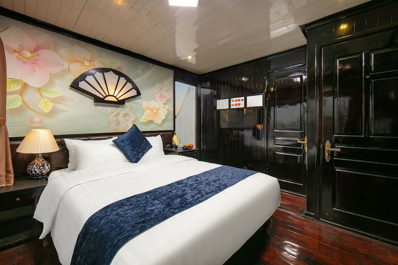 Halong Fantasea Cruise, Ha Long, Vietnam