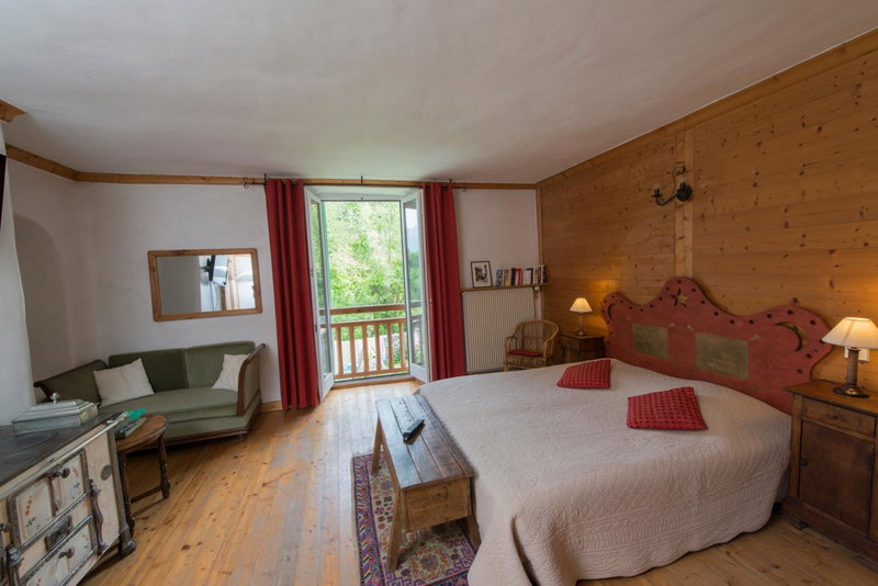 Au Cheval Blanc - appartements et chambres d'hôtes, Albertville, France