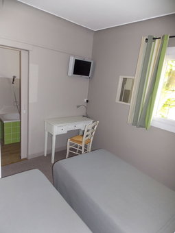 Au Relais Provencal, Bagnols-en-Foret, France