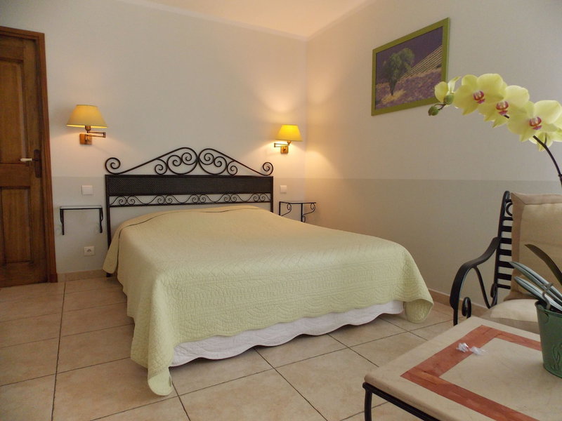 Au Relais Provencal, Bagnols-en-Foret, France