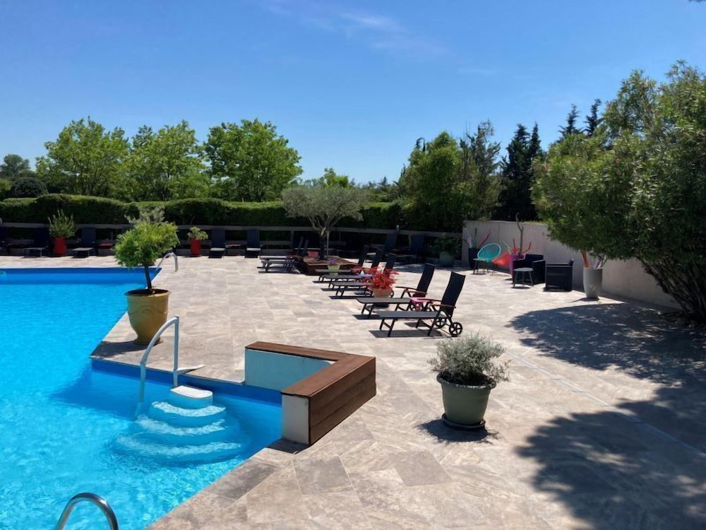 Hotel · Les Aubuns Country Hôtel, Saint-Gilles