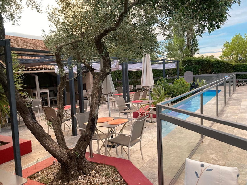 Les Aubuns Country Hôtel, Saint-Gilles, France
