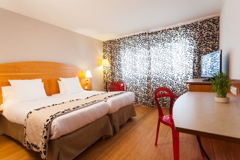 HÔTEL C SUITES chambres spacieuses, Nîmes, France