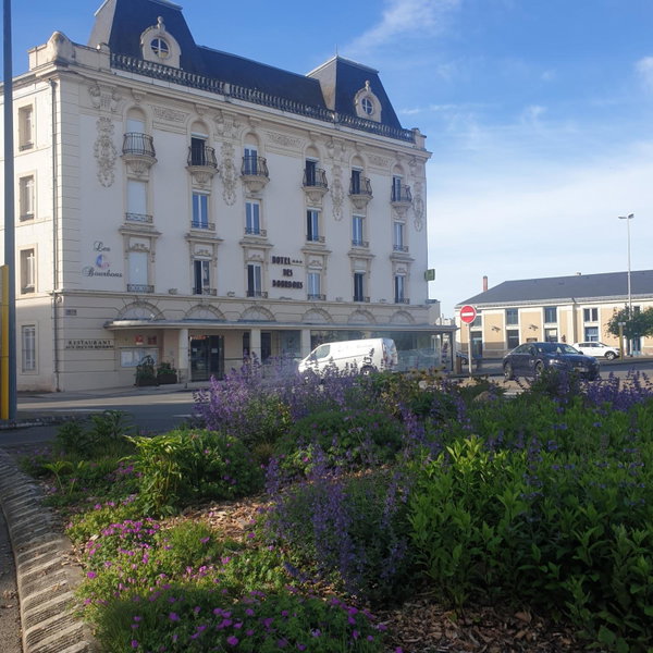 Logis Hotel des Bourbons Montluçon Climatisé, Montluçon, France