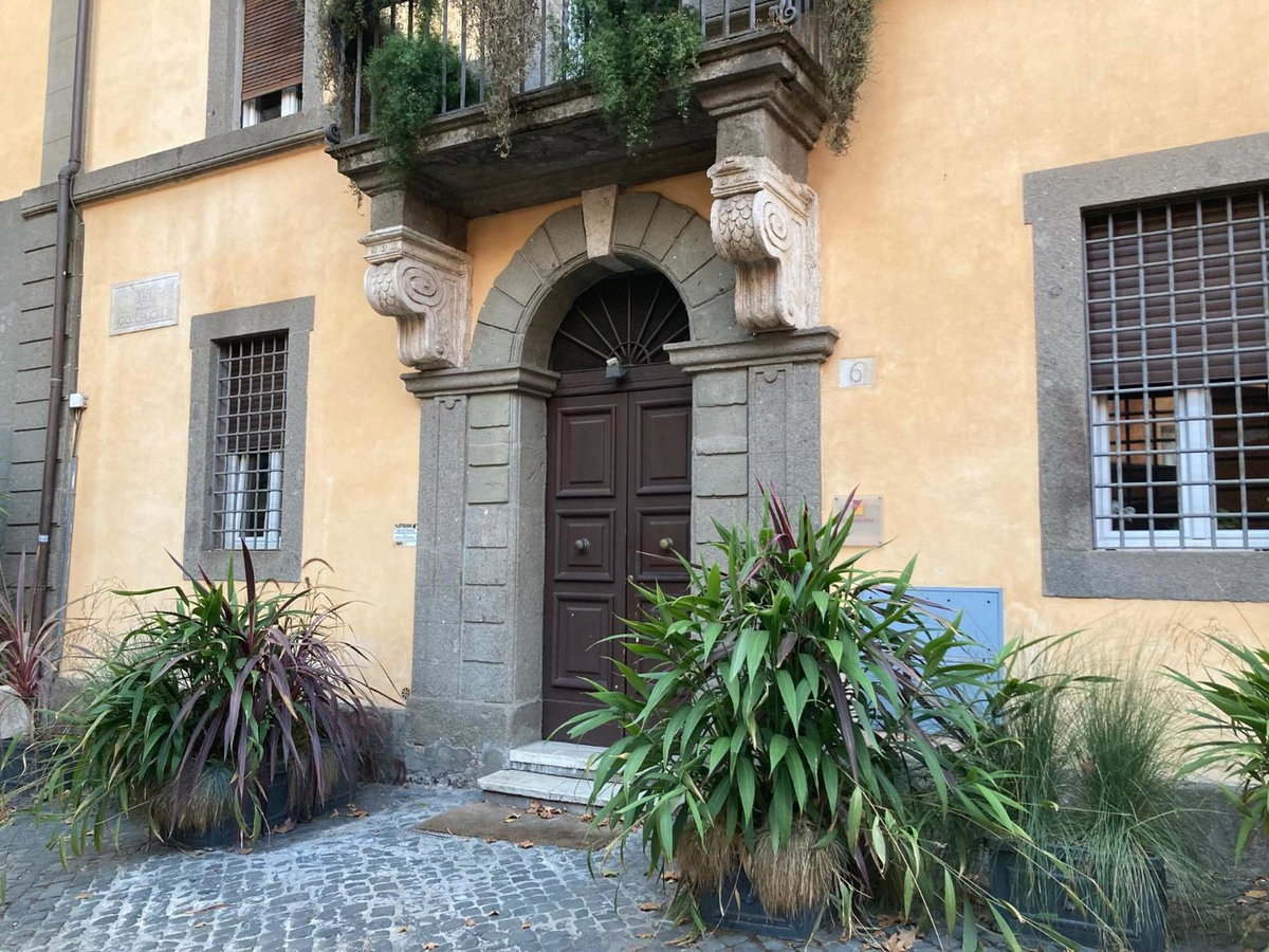 Gonfalone 6, Italy