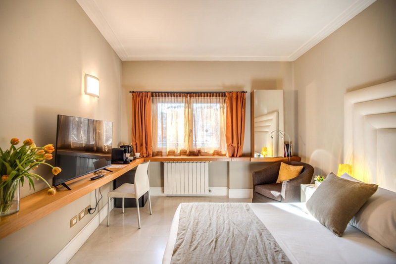 Gonfalone 6, Rome, Italy