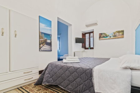 Voilà Rooms Guest House, Terrasini, Italy