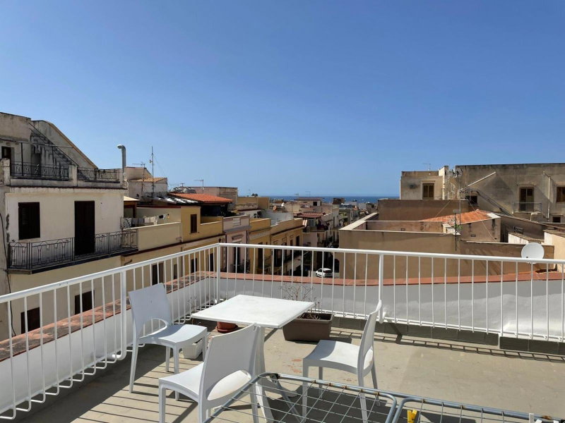 Voilà Rooms Guest House, Terrasini, Italy