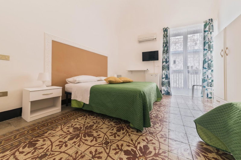 Voilà Rooms Guest House, Terrasini, Italy