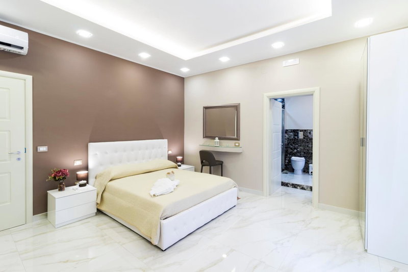 Porto Rooms & Suite, Naples, Italy