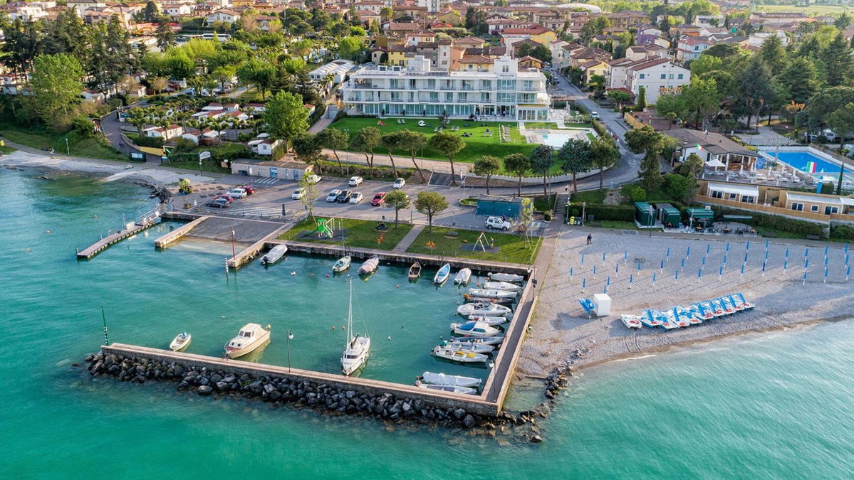 Vision Hotel, Italy