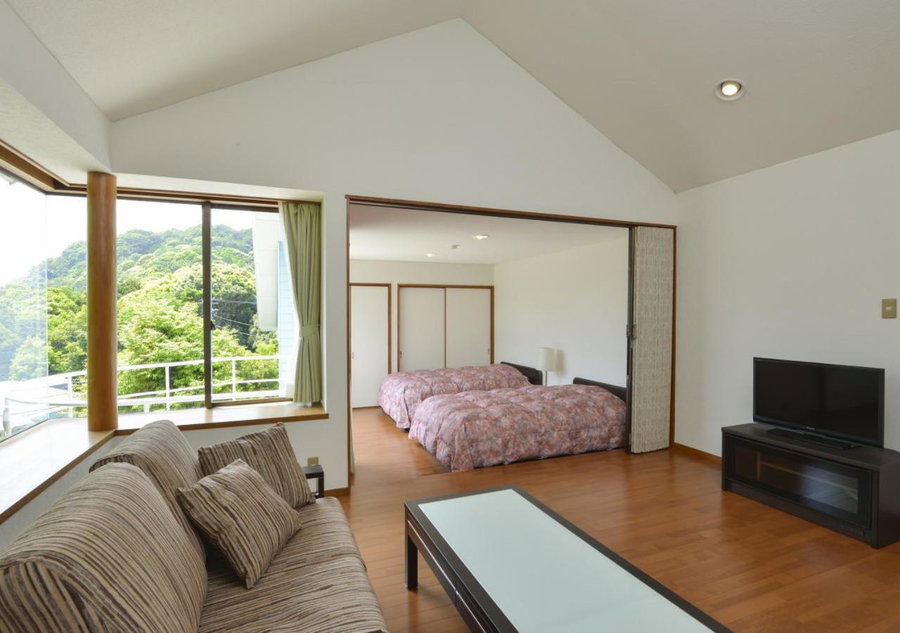 Le Nessa Akazawa, Ito, Japan