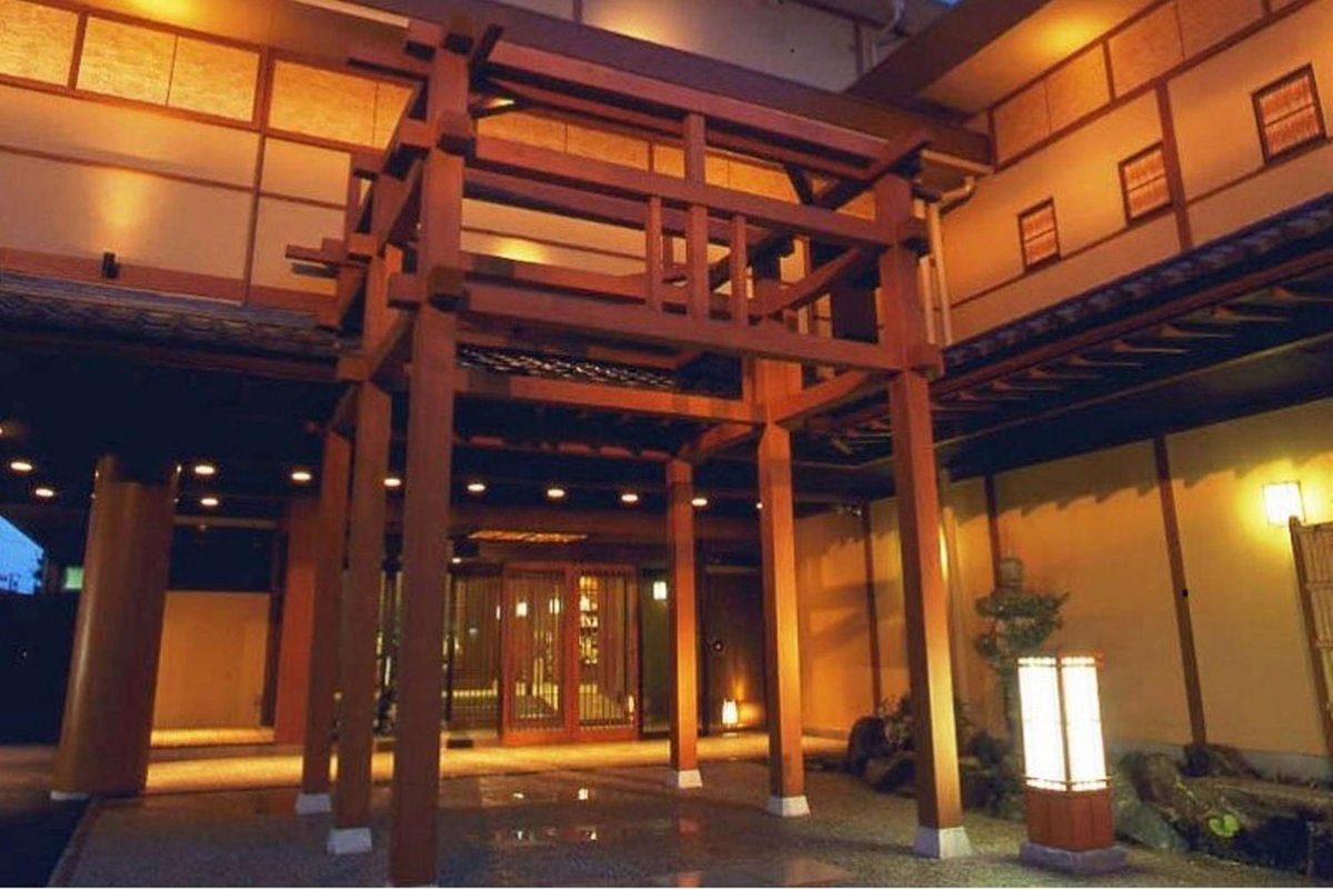 Dantokan Kikunoya, Japan