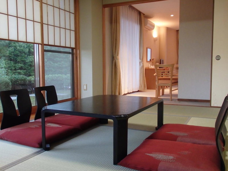 Forest Villa YUMESUZU the closest accommodation to the metasequoia tree-lined avenue, Takashima, Japan