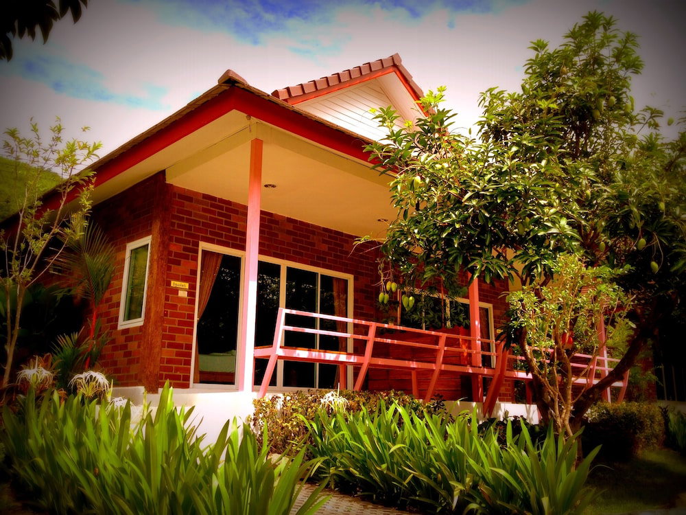 Hotel · Theerama Cottage Resort, Suan Phueng