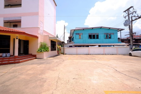 LP Mansion, Sakon Nakhon, Thailand