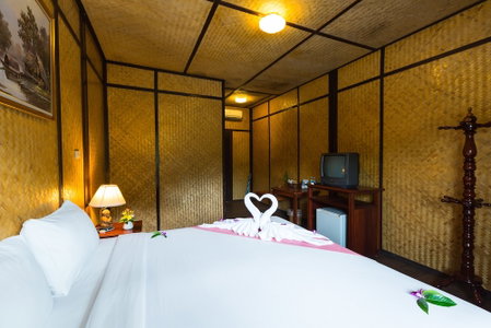 Nakakiri Resort & Spa, Thong Pha Phum, Thailand