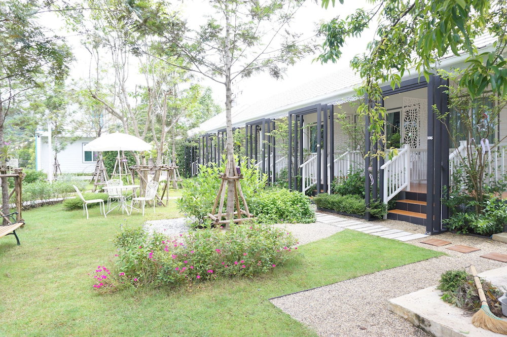 Hotel · The White Village Ranong Resort, Ranong