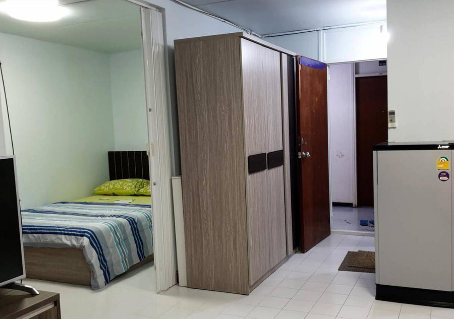 Large Room - Daily Rental Muang Thong Thani Ruensittrang, Nonthaburi, Thailand