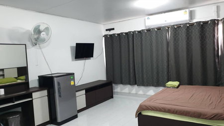 Large Room - Daily Rental Muang Thong Thani Ruensittrang, Nonthaburi, Thailand