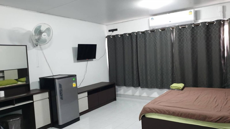 Large Room - Daily Rental Muang Thong Thani Ruensittrang, Nonthaburi, Thailand