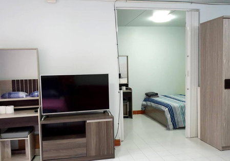 Large Room - Daily Rental Muang Thong Thani Ruensittrang, Nonthaburi, Thailand