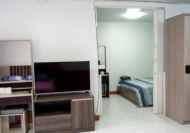 Large Room - Daily Rental Muang Thong Thani Ruensittrang, Nonthaburi, Thailand
