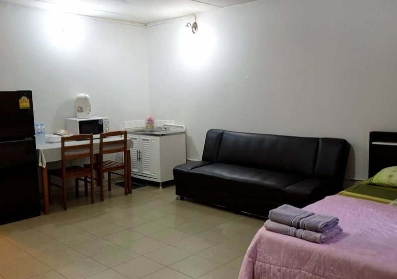Large Room - Daily Rental Muang Thong Thani Ruensittrang, Nonthaburi, Thailand