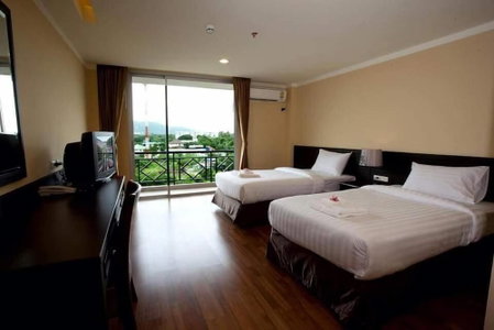 J & Y Lodge Hotel, Chonburi, Thailand