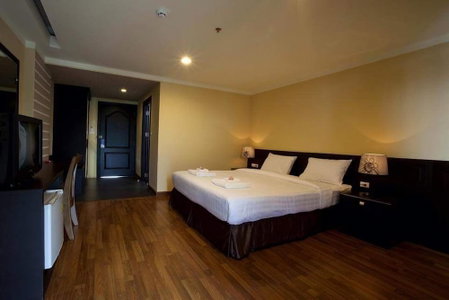 J & Y Lodge Hotel, Chonburi, Thailand