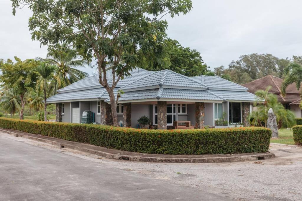 Hotel · F5 3 Bed Rooms Beach house, full kitchen, Rayong